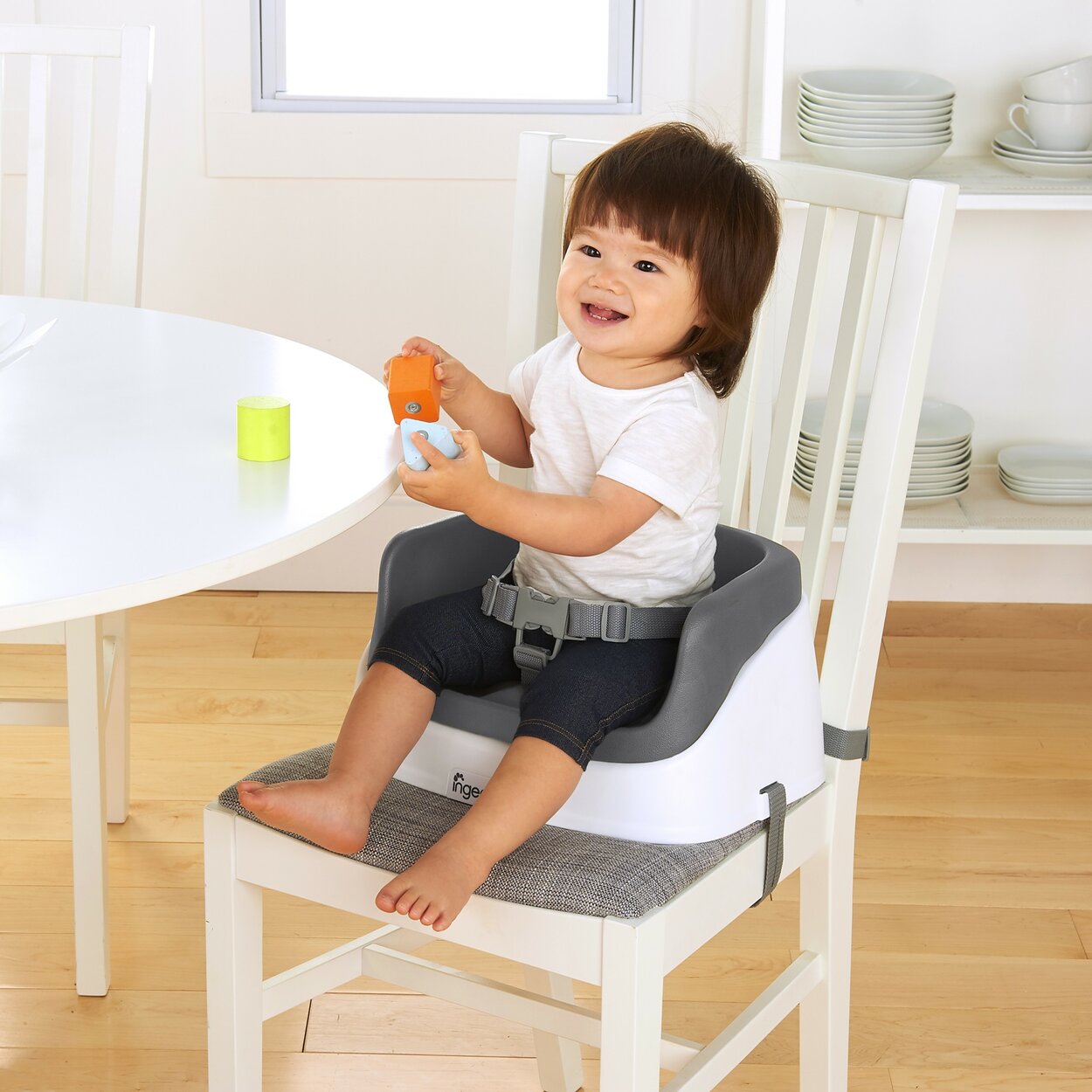 INGENUITY Podsedák na jedálenskú stoličku SmartClean Toddler - Slate 2 r+  do 15 kg | Predeti.sk