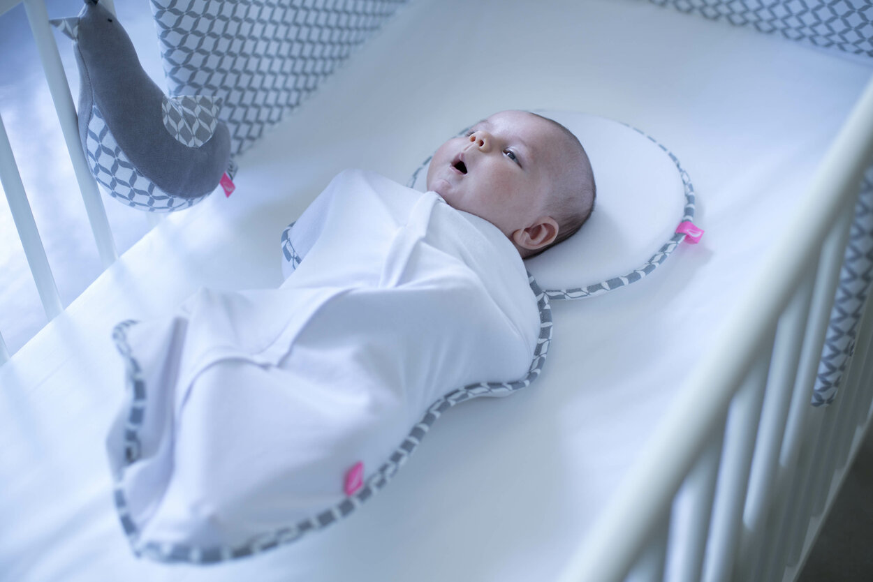 MOTHERHOOD Vankúšik ergonomický stabilizačný pre novorodencov Grey Classics  0-6m | Predeti.sk